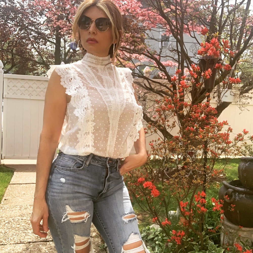 LACE MOCK NECK BLOUSE 🤍